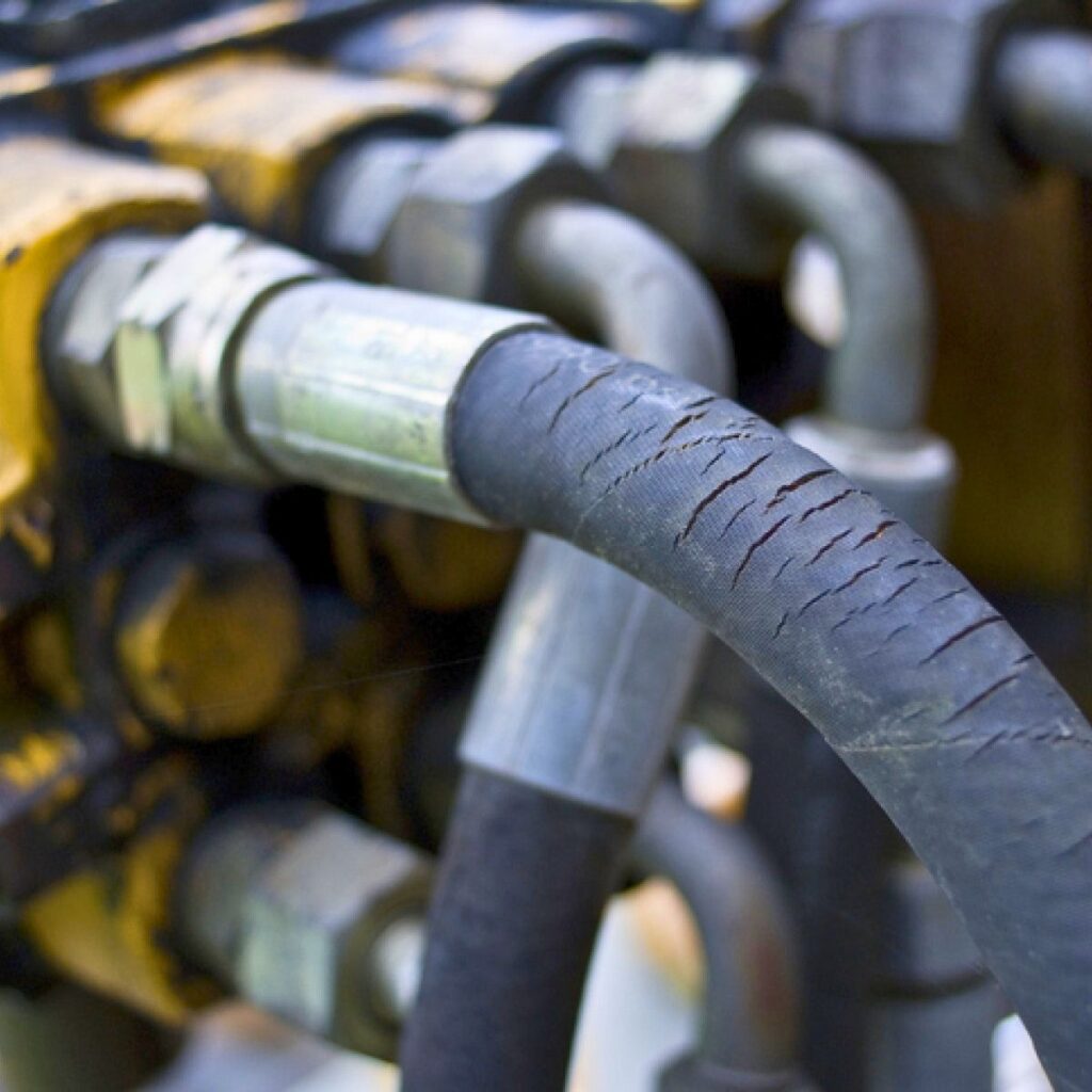 semi-truck-damaged-hydraulic-hose