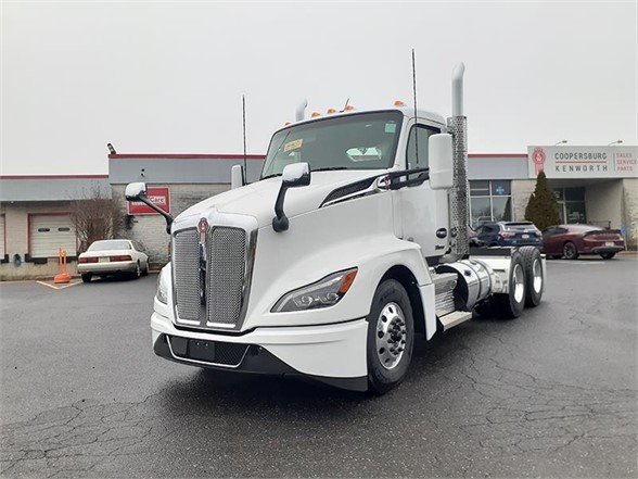 2025 Kenworth T680 Day Cab Trucks