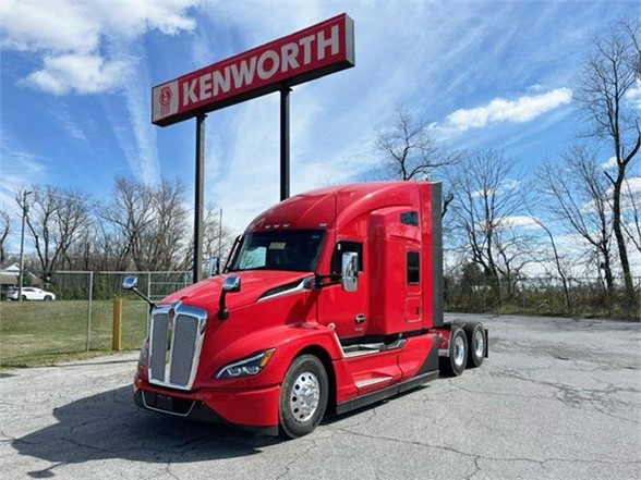 2025 Kenworth T680 Sleeper Trucks