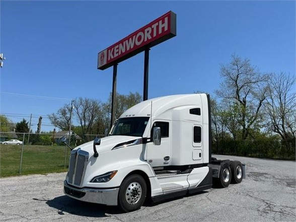 2025 Kenworth T680 Sleeper Trucks