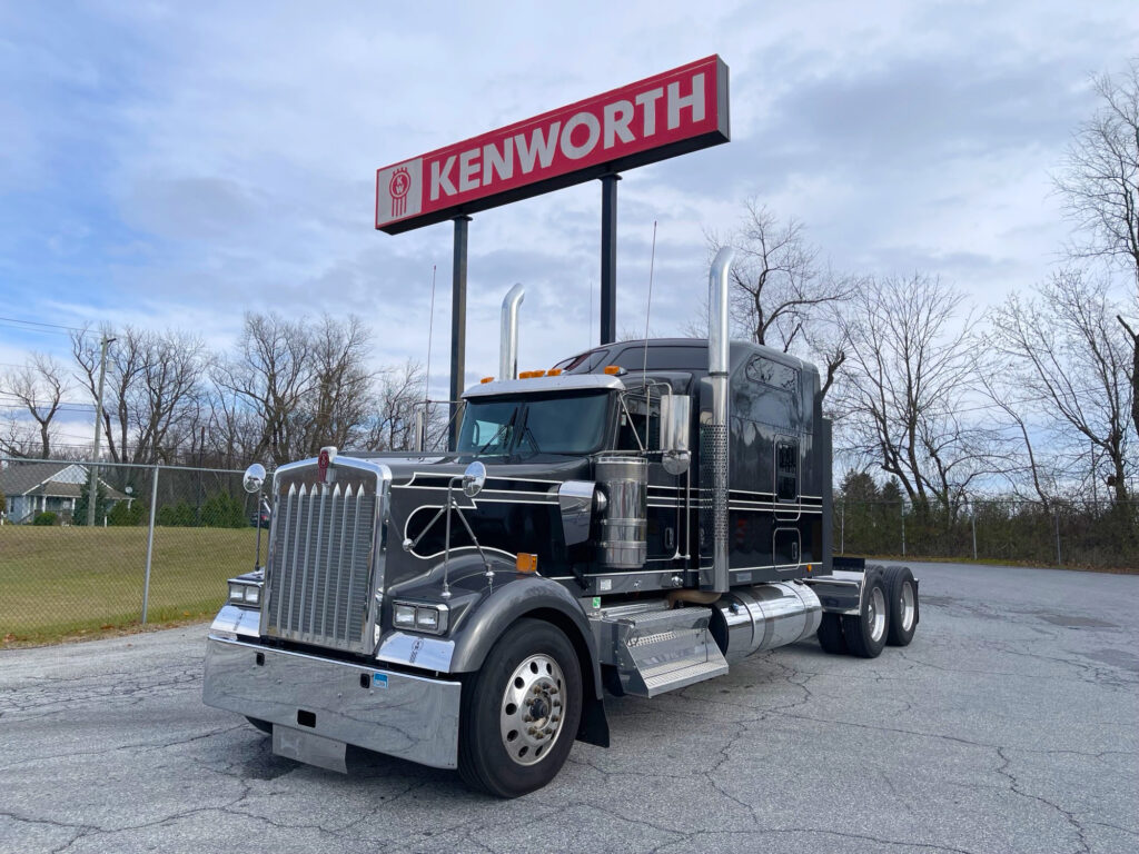 Kenworth W900