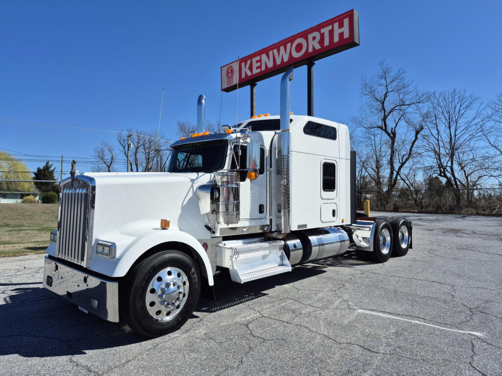Kenworth W900L