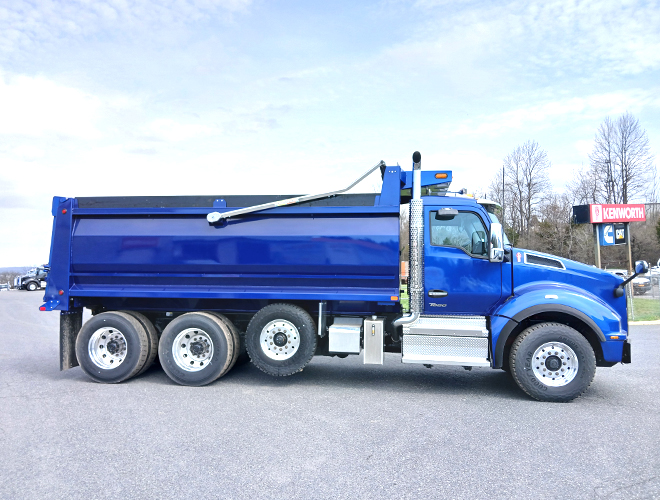 Blue Kenworth T880 dump truck before repaint